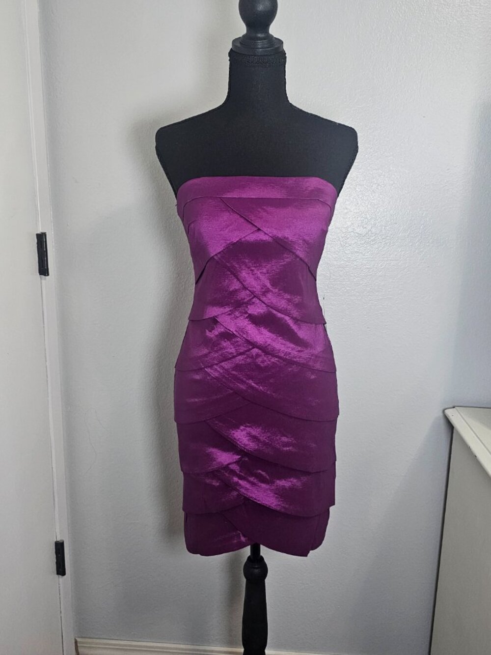 NEW Forever21 Purple Strapless Satin Tube Cocktail Mini Dress - Size Medium - Picture 2 of 6